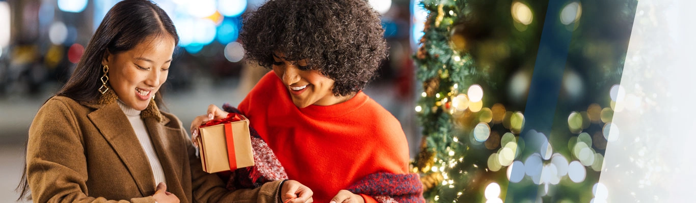 Friends holiday shopping