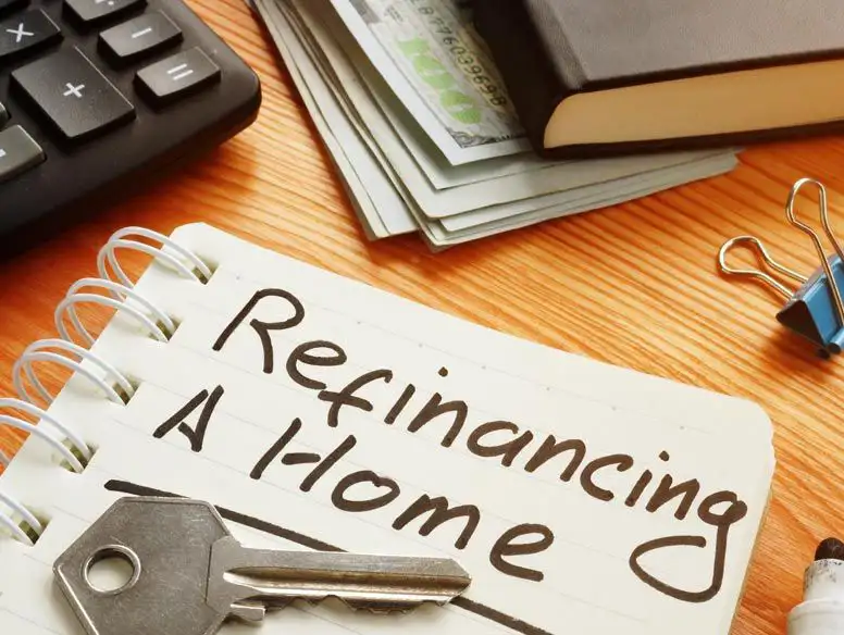 image of desk with keys and post it note